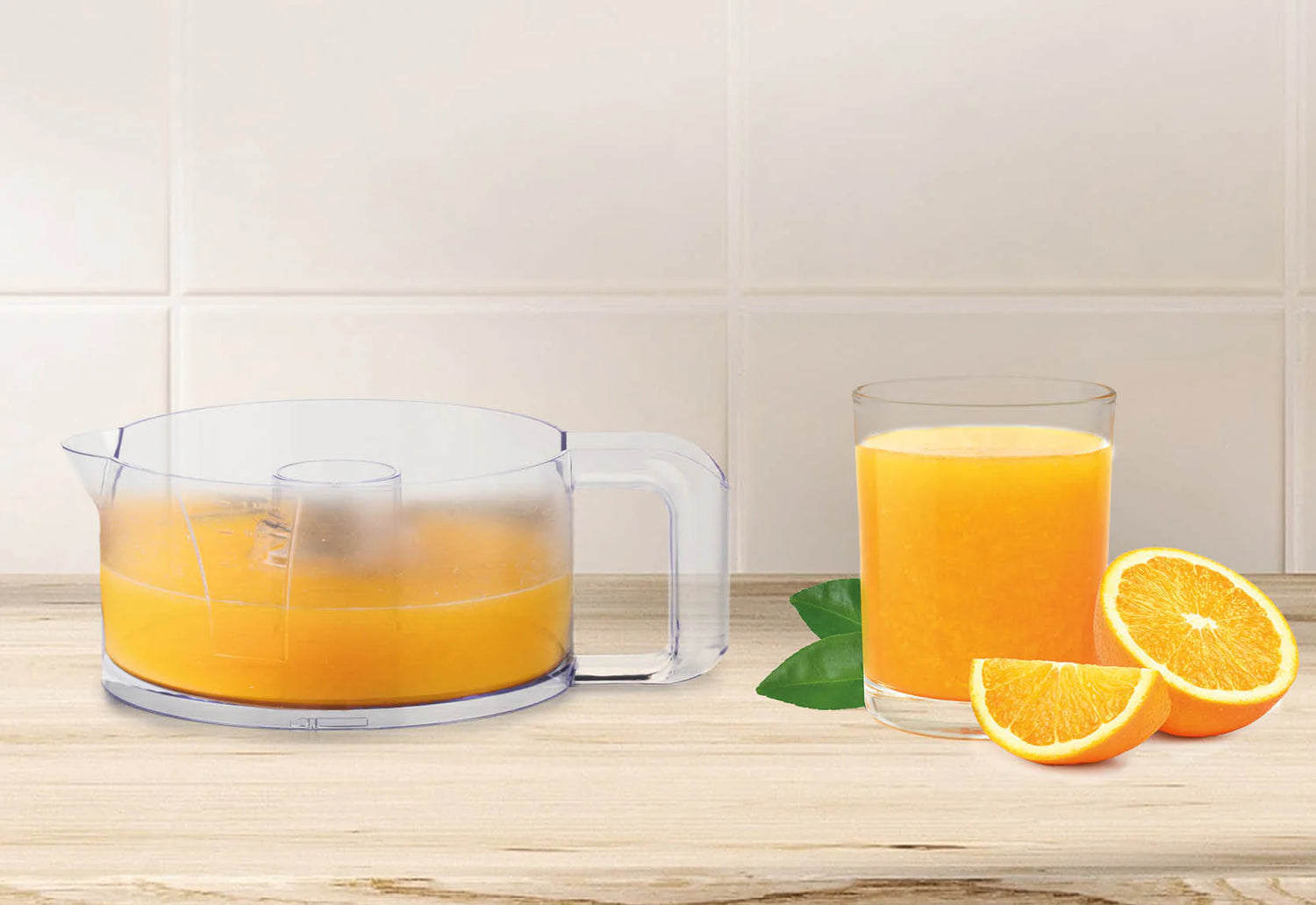 Izspiediet citrusaugļus tieši krūzē.