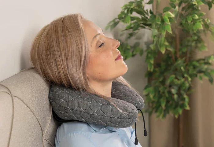 Ergonomiskais spilvens palīdz uzturēt pareizu ķermeņa stāvokli.